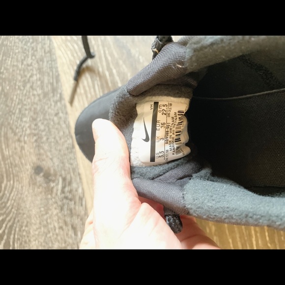 Nike AirMax Jupiter H2O resistant sneakers - Picture 2 of 4